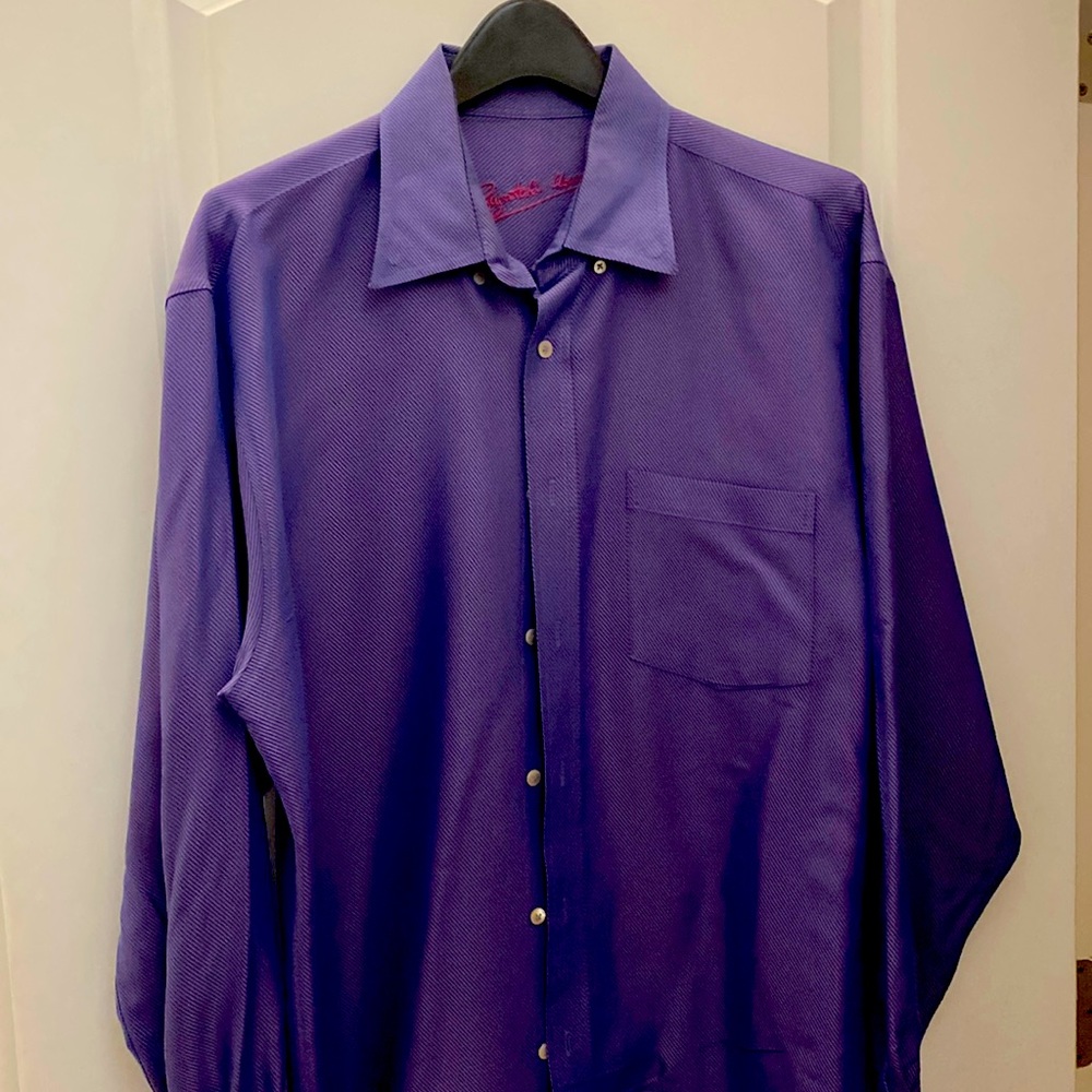 Bugatchi-purple shirt. Size-L. Very fine lines of purple and pink threads 45 deg